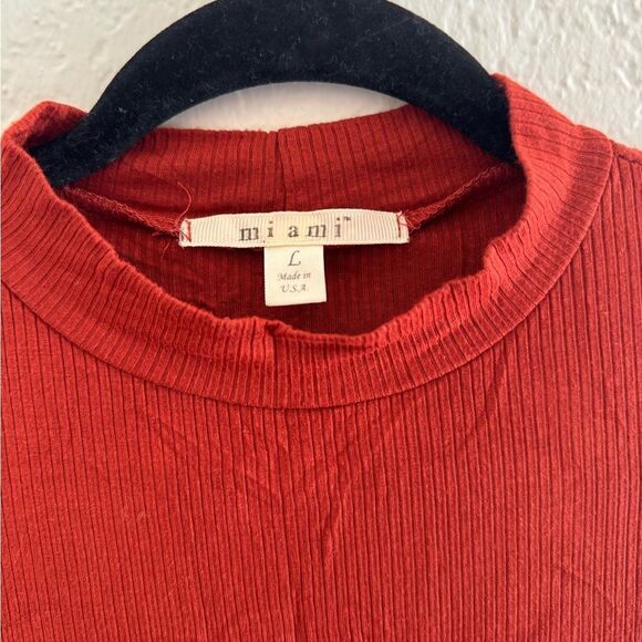 Miami Red Fitted Tank Top with Mandarin Collar - Picture 2 of 4